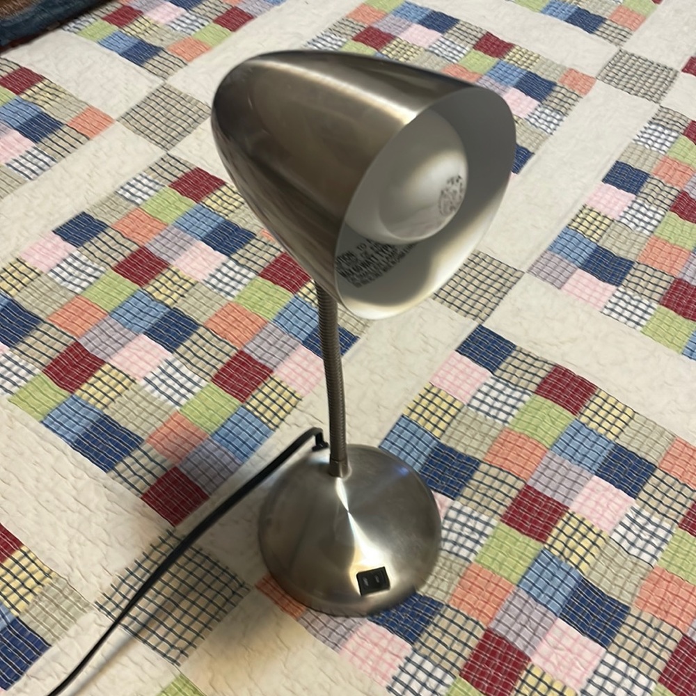 Desk lamp